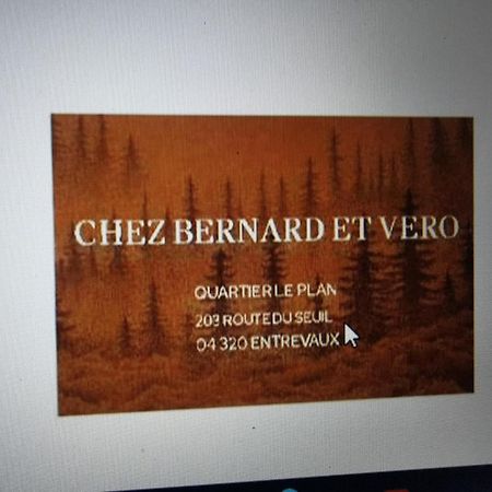Chez Vero Et Bernard Entrevaux Esterno foto